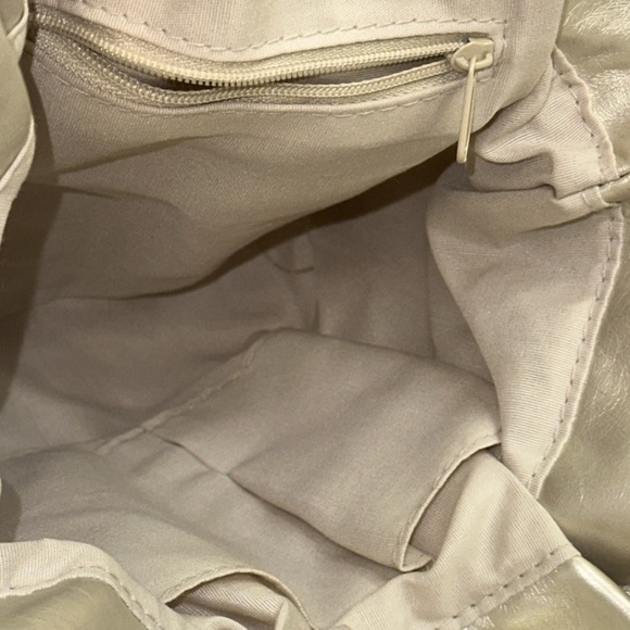 Payless Metallic Silver Gold Shoulder Handbag EUC - Picture 5 of 12